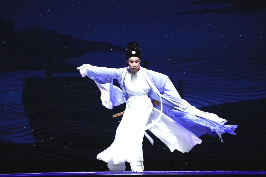 在舞臺，打開我們的“文化故鄉(xiāng)”