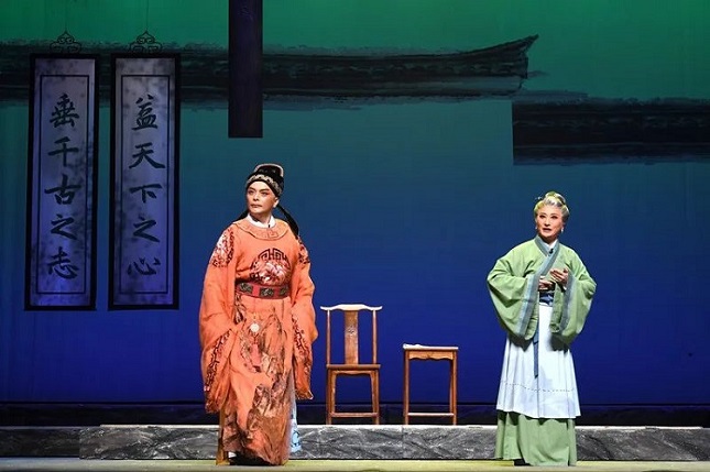 在舞臺，打開我們的“文化故鄉(xiāng)”